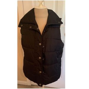 Black Old Navy Puffer Vest